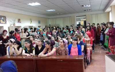 Вохӯрӣ бо донишҷӯдухтарони хобгоҳ Вохӯрӣ бо донишҷӯдухтарони хобгоҳ