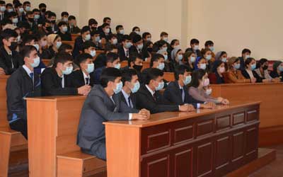 Мулоқоти Шукрулло Хайрзода бо донишҷӯёни пирӯз Мулоқоти Шукрулло Хайрзода бо донишҷӯёни пирӯз