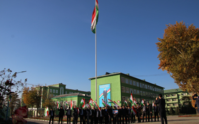 Ҷовидон парафшон бод, парчам - рамзи давлату миллат! Ҷовидон парафшон бод, парчам - рамзи давлату миллат!