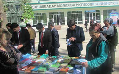 Выставка-ярмарка книг в ФЭИТ Выставка-ярмарка книг в ФЭИТ