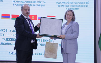 Мутахассиси хориҷӣ дар ДДМИТ оид ба муқовимат бо коррупсия лексия хонд Мутахассиси хориҷӣ дар ДДМИТ оид ба муқовимат бо коррупсия лексия хонд