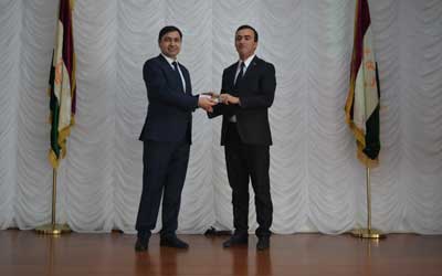 Ҳамоиши бозгӯкунандаи эҳтиром ба Парчами давлатӣ Ҳамоиши бозгӯкунандаи эҳтиром ба Парчами давлатӣ